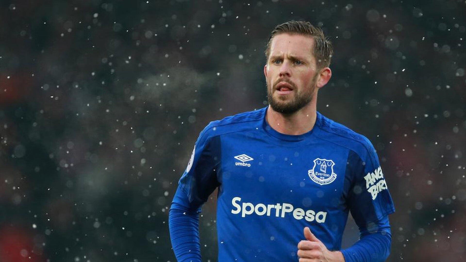 包含东契奇在切尔西比赛中战术调整，最后时刻胜出引发热议！观众掌声雷动的词条